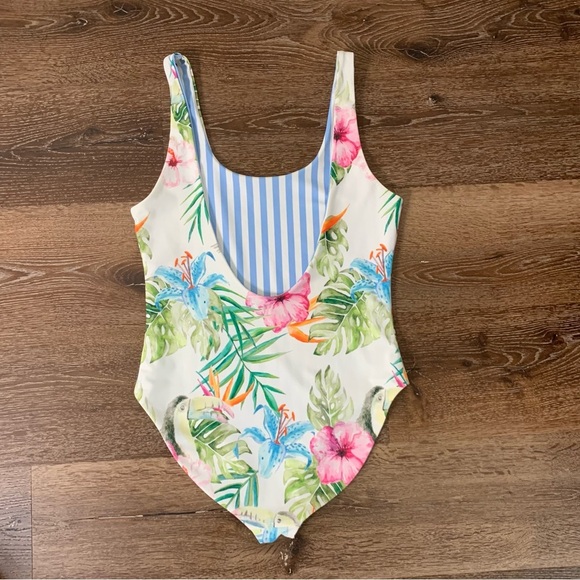 Faherty womens Tropical/ stripe reversible low back one piece swimsuit M - Picture 4 of 12